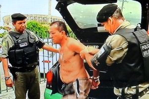 Homem tem testículo cortado após tentar estuprar garota