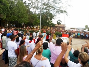 Procissão com imagem de São Sebastião marca início dos Festejos