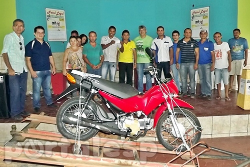 CDL Esperantina sorteia uma moto Pop 100
