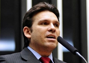 Marllos Sampaio discute sobre problema de energia elétrica em Esperantina com gerente da Eletrobras