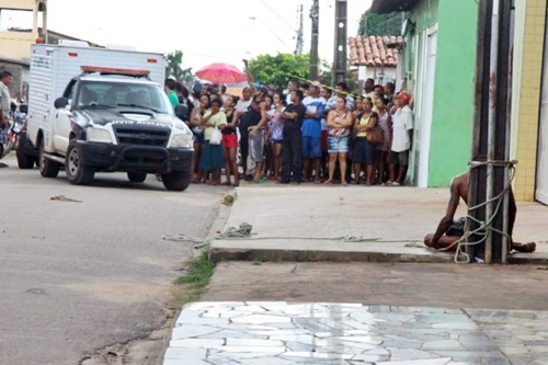 Assaltante é amarrado em poste e espancado até a morte em São Luís