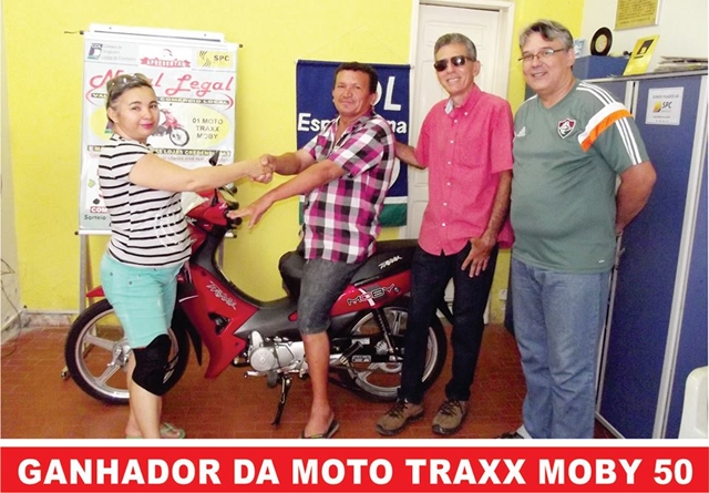 CDL & Associados entregam moto para ganhador