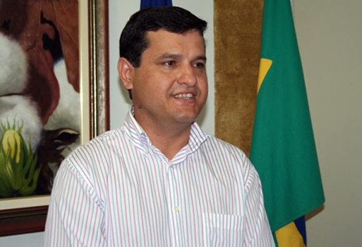 Prefeitos entregam cidades a Deus e “cancelam pactos com entidades”