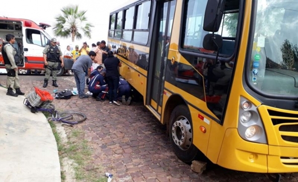 Mulher morre após ser atropelada e esmagada por ônibus escolar no Piauí
