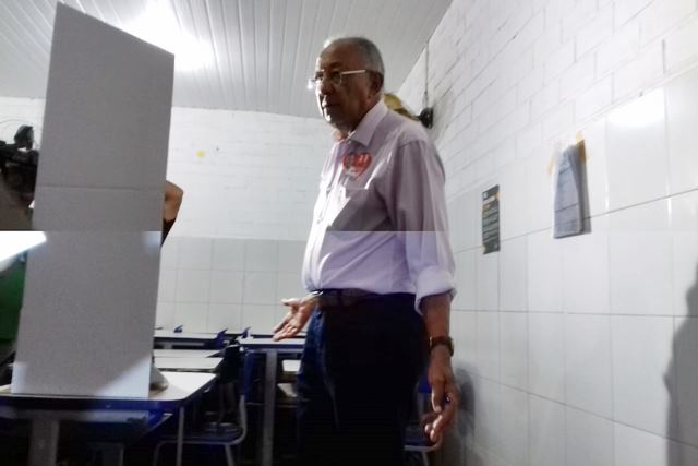 Ao votar, Dr. Pessoa disse que urna não registrou voto e chama Justiça