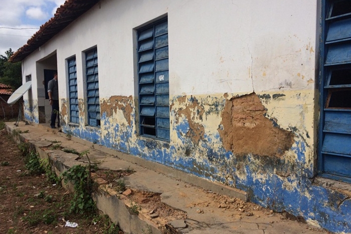 “Escola da zona rural de Batalha está caindo aos pedaços”, afirma vereador