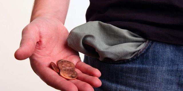 Presidente assina decreto que fixa salário mínimo em R$ 998 em 2019