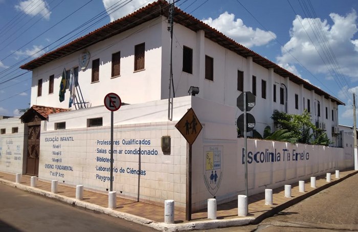 Escola Tia Erinelda parabeniza alunos aprovados no Enem 2018