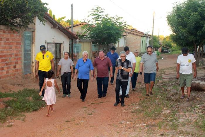 Deputado Themístocles anuncia pavimentação asfáltica para ruas do Bairro Batista de Amorim