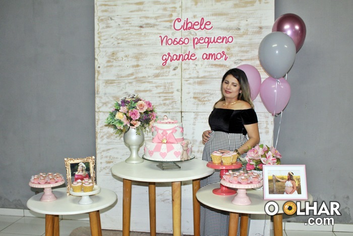 Alceandra Alves realiza chá de bebé