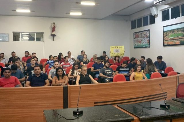 Curso de Direito da CHRISFAPI realiza júri simulado na Câmara Municipal de Piripiri