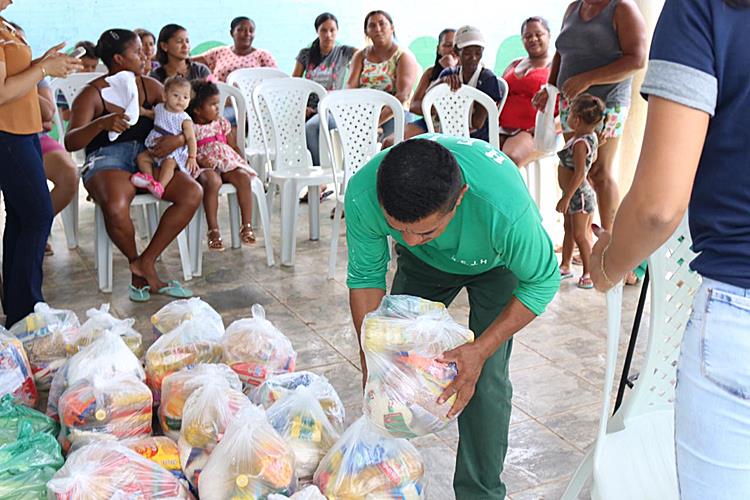 Hospital Julio Hartman distribui quase uma tonelada de alimentos a famílias carentes