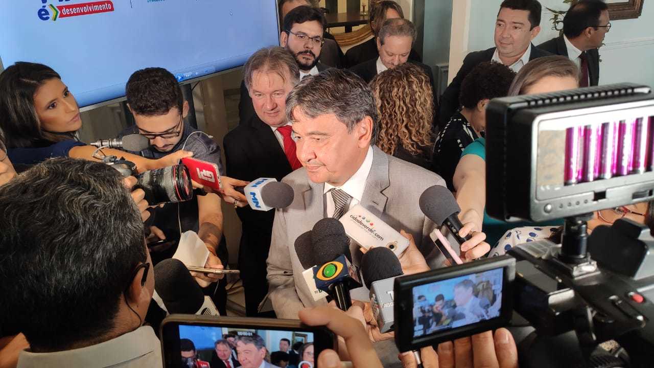 Governo do PI topa desafio de reduzir imposto dos combustíveis via reforma tributária
