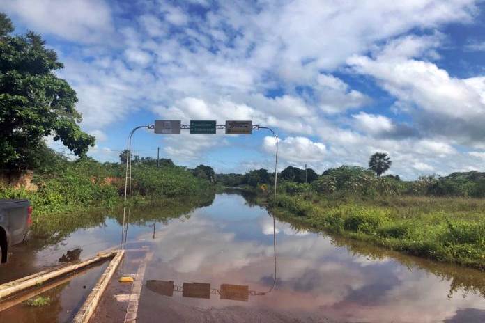Rio Longá volta a subir e invade ruas de Esperantina