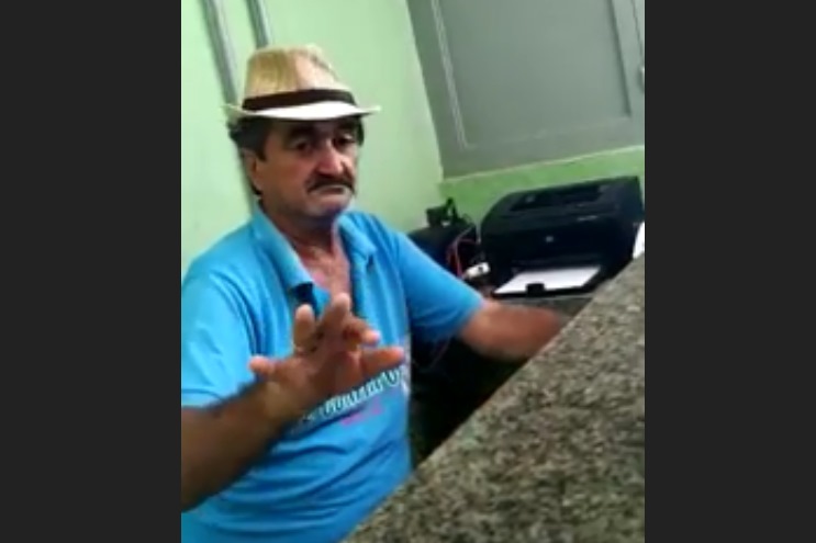 Policial é afastado após ser flagrado embriagado em delegacia. VÍDEO