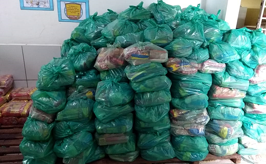 Estudantes de Esperantina recebem kits didáticos e de alimentação nesta segunda-feira (15)