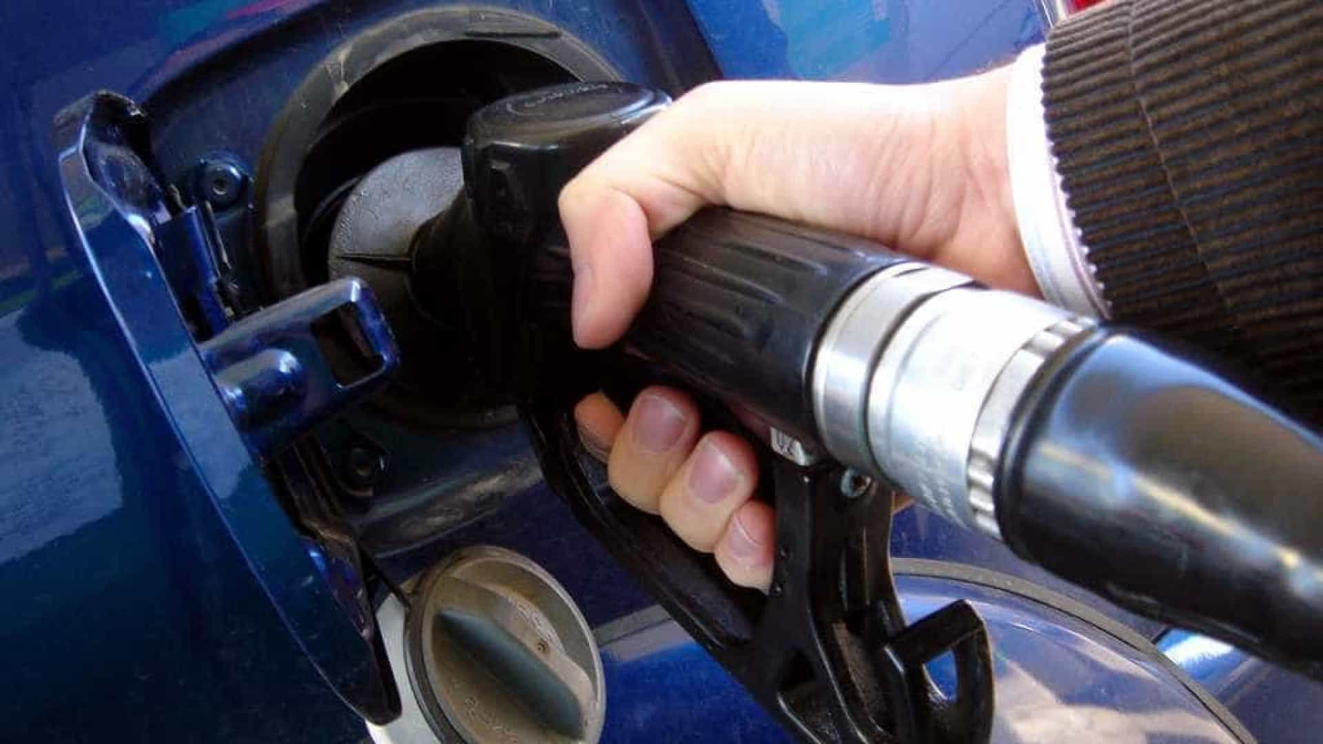 Petrobras anuncia redução de 4,66% no preço da gasolina