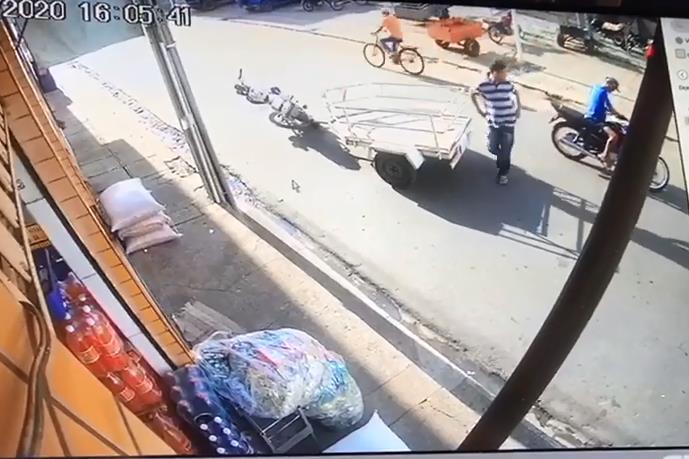 Câmeras flagram assalto em loja na Praça do Mercado no centro de Esperantina