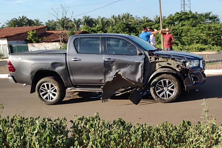 Grave acidente na Avenida Chagô Rebelo deixa ferido em Esperantina