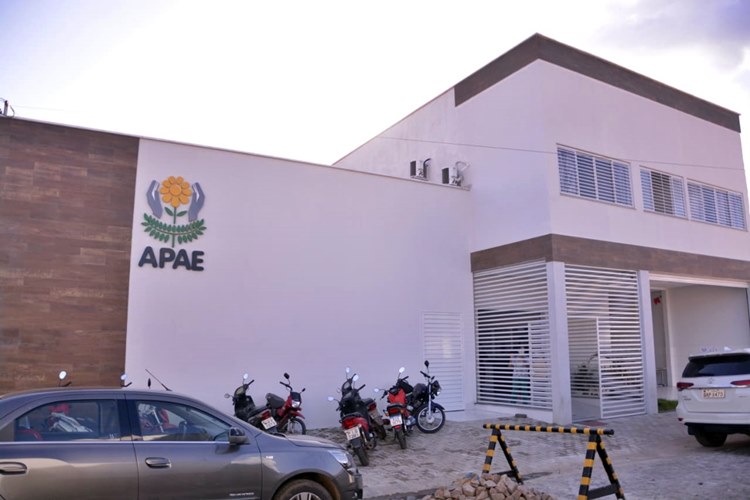 APAE de Esperantina recebe a visita do Deputado Estadual Francisco Limma