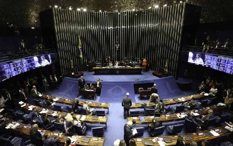 Senado aprova projeto que garante gratuidade de idosos em ônibus