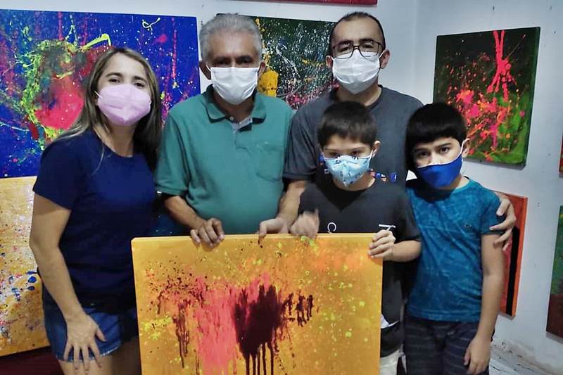 Vereador Castro parabeniza João Elyo por exposição em Paris