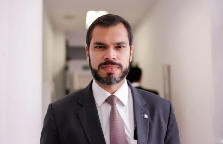 Dr. Arilton Rosal Falcão Júnior