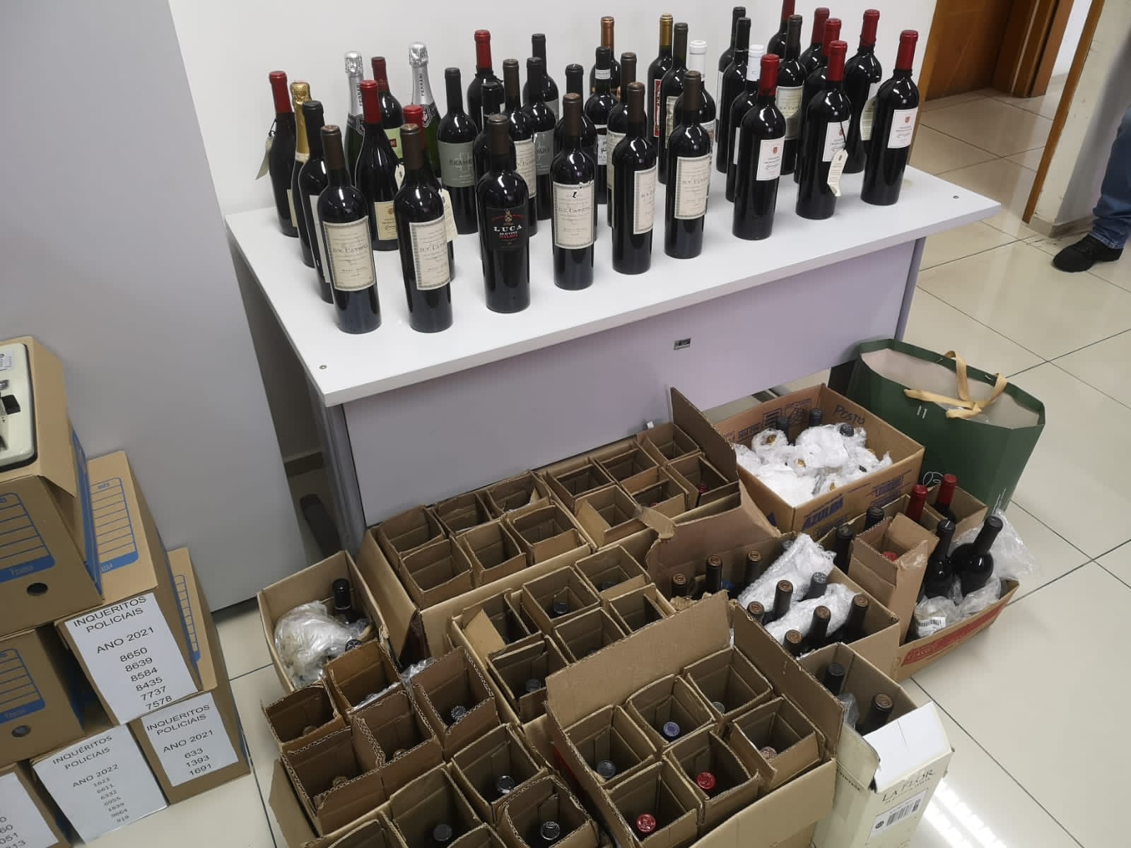 Operação apreende 500 garrafas de vinho falso no Piauí