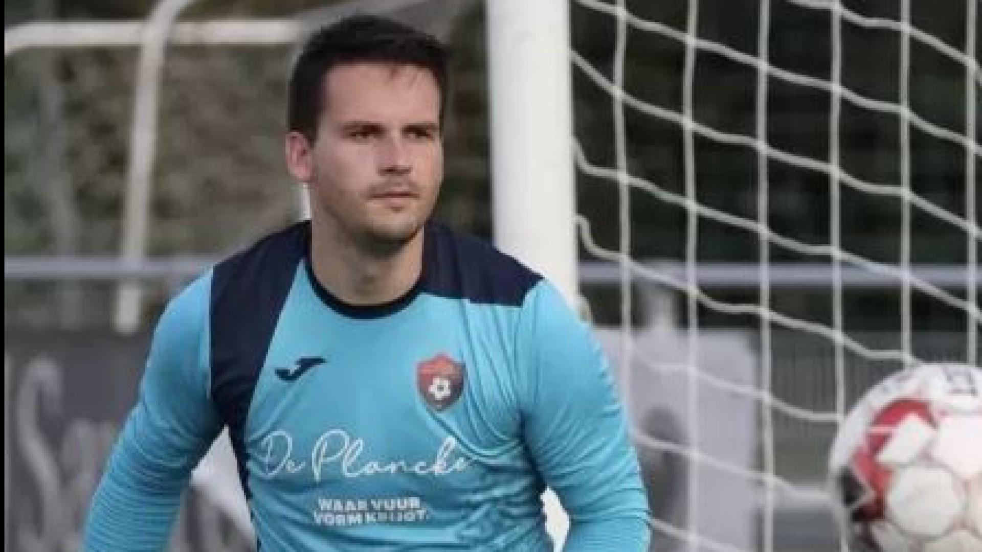 Goleiro morre após defender pênalti