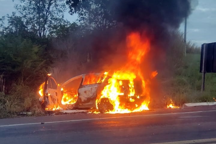 carro incendiado