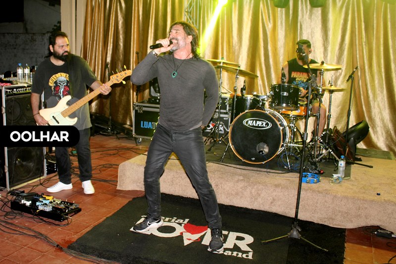Cobertura do show das férias com Serial Lover Band