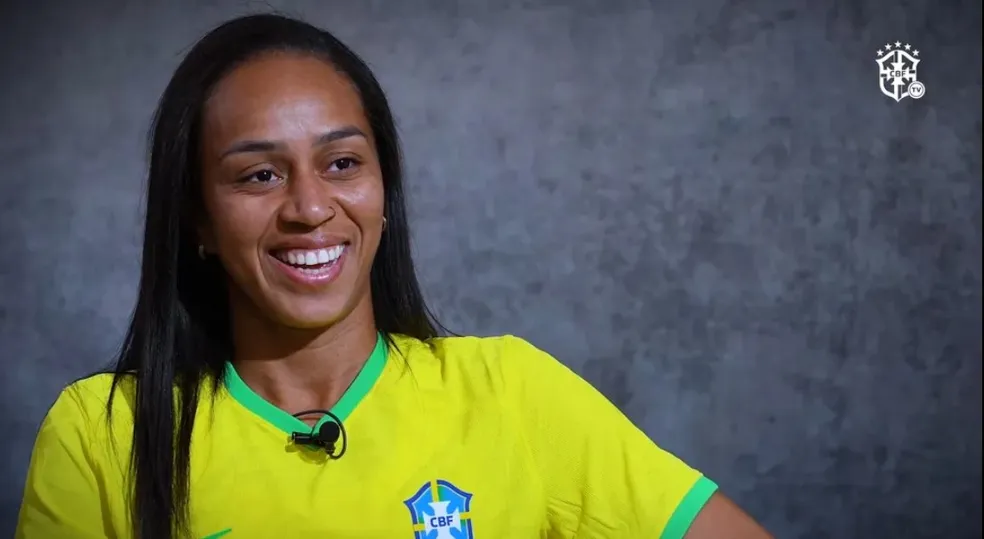 Familiares e amigos de piauiense na copa do mundo feminina se reúnem para a estreia da jogadora