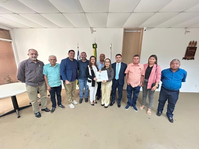 Vereadores de Esperantina se reúnem com reitora da UFPI e discutem implantação de Campus