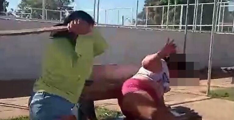 agressão a pauladas