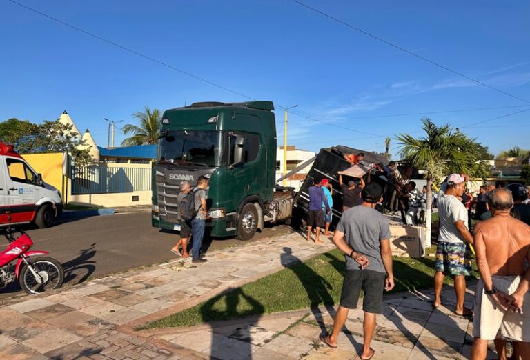 acidente com caminhão