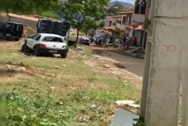 Menina de 12 anos é morta e criança de 2 anos fica ferida em ataque a tiros em Canindé – CE