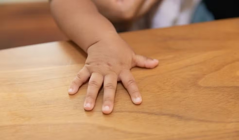 Justiça determina redução de jornada e salário integral para mãe de criança com autismo e esquizofrenia no PI