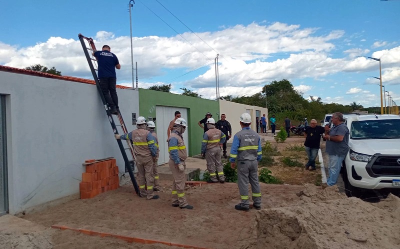 Empresário é preso por ligações clandestinas de energia em casas