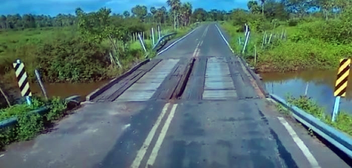 PRF interdita parcialmente ponte de madeira na BR 222 por risco de desmoronamento