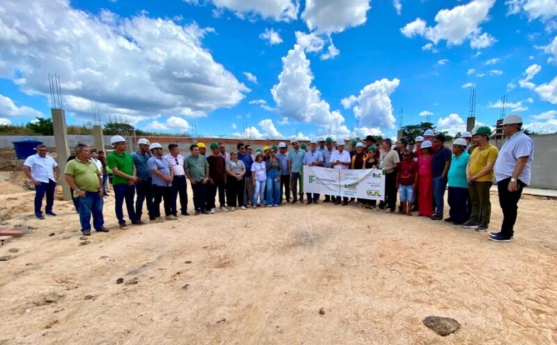 Vereadores acompanham visita do secretário de educação tecnológica do MEC