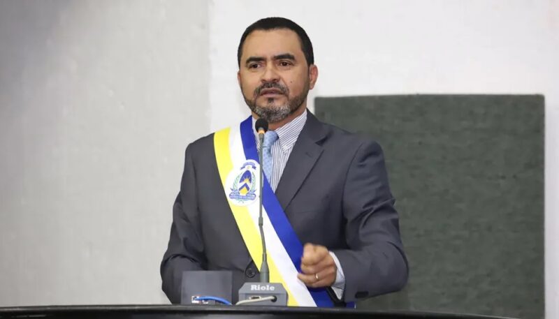 STJ afasta por seis meses o governador do Tocantins