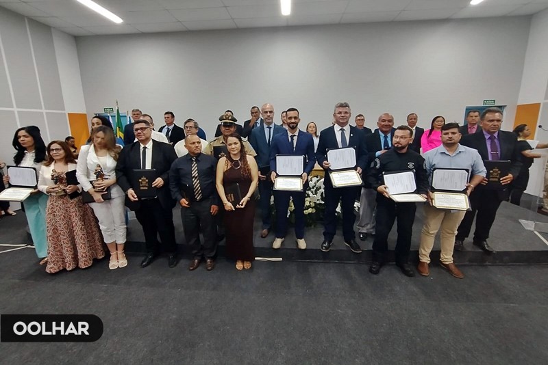 Câmara Municipal de Esperantina entrega títulos de cidadania em sessão solene