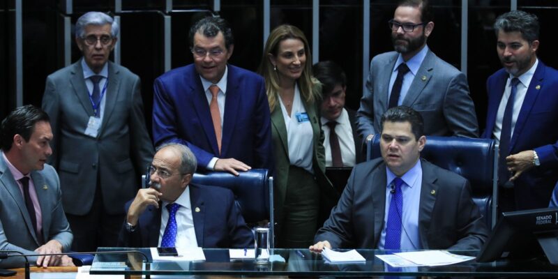 Senado aprova projeto que proíbe empréstimo consignado não autorizado