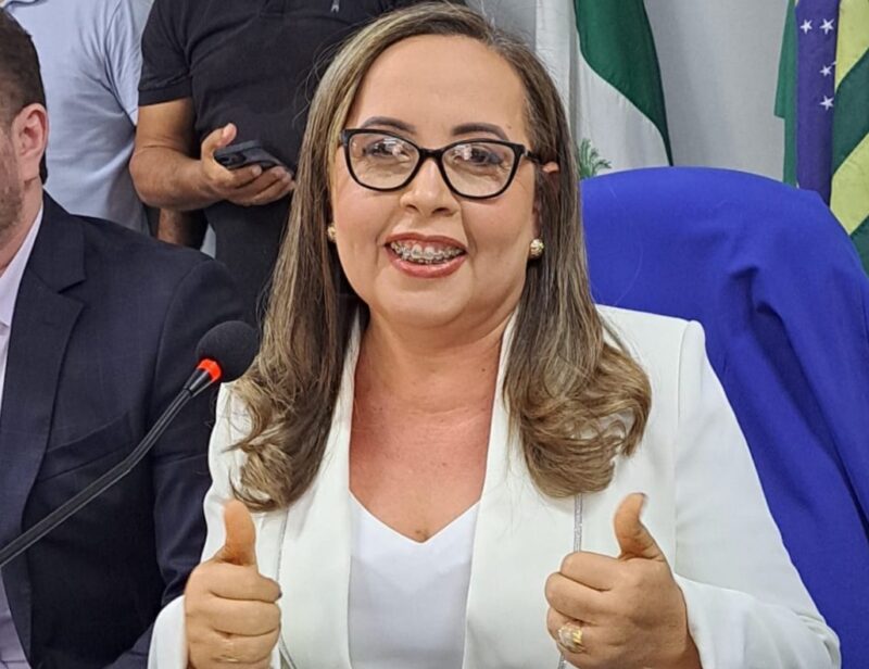 Regina Vale presta contas do seu primeiro ano no Legislativo de Esperantina