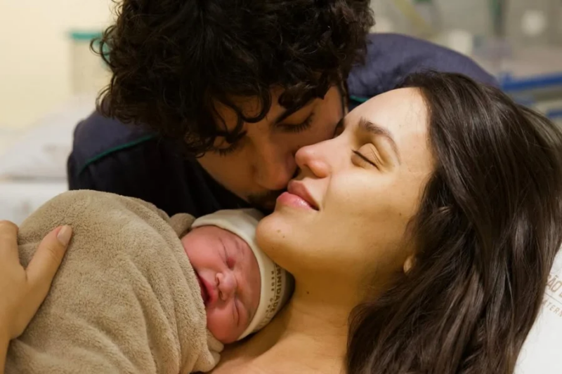 Nasce Zuza, filha de Rafa Kalimann e cantor Nattan