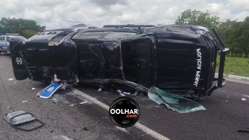 Viatura da Polícia Penal perde o controle e tomba em Piracuruca