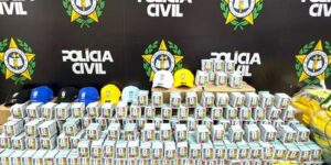 RJ: Polícia apreende mais de 200 mil figurinhas falsificadas da Copa