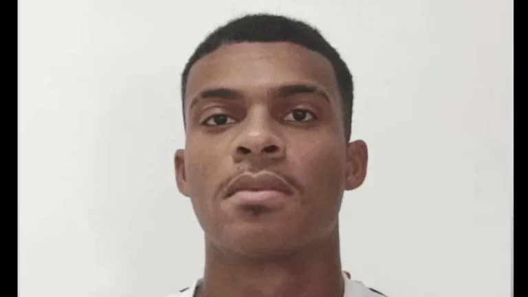 Jogador de 20 anos sofre parada cardíaca durante treino e vai para UTI