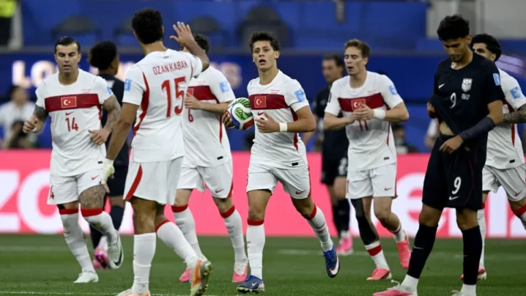 Turquia vence EUA com gol no fim em jogão que 'não valia nada' na Copa