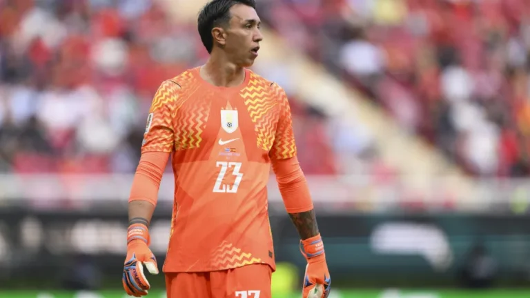 Vilão do Uruguai na Copa, Muslera havia se aposentado da seleção em 2024